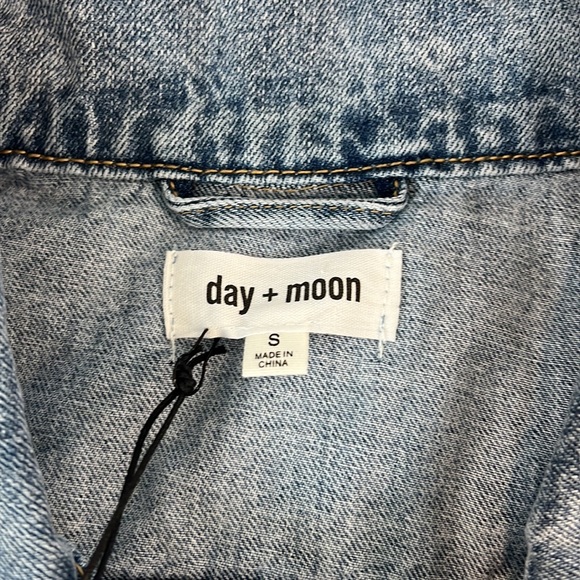 Day + Moon Love to Layer Distressed Denim Jean Jacket NWT - Picture 5 of 12